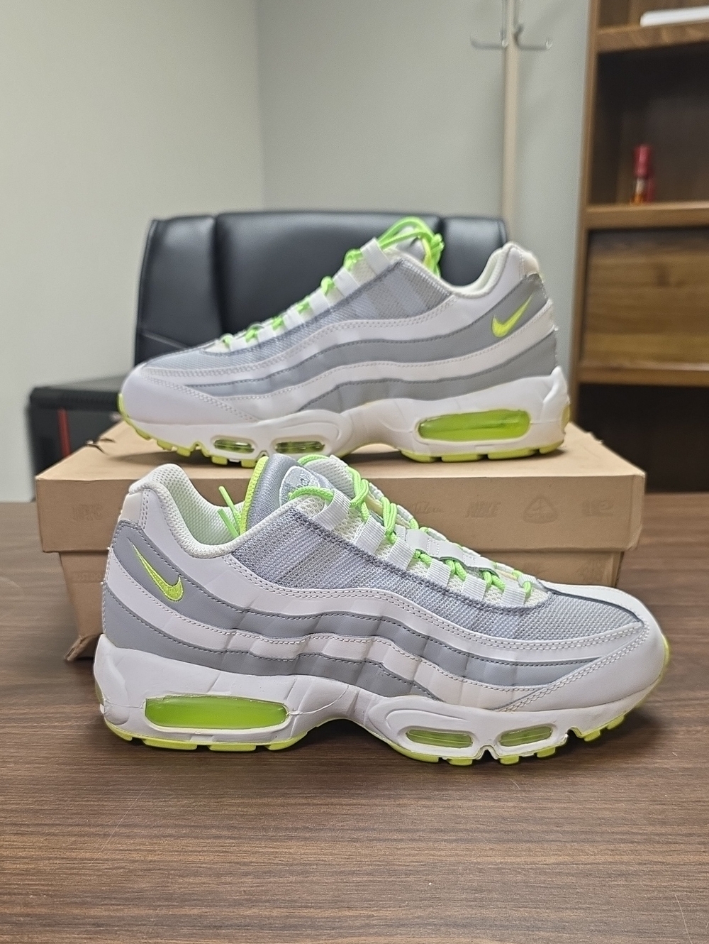 Nike Air Max 95 White Gray Volt 609048-138 Men's 9